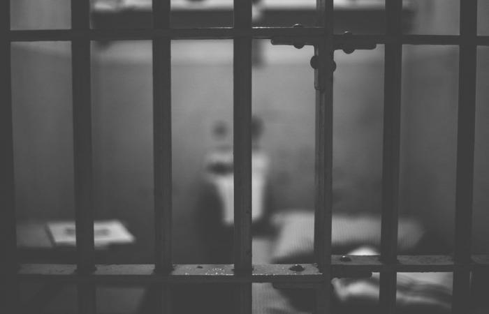 Un gardien de prison surpris en train d’avoir des relations sexuelles avec un détenu, la vidéo se retrouve en ligne – .