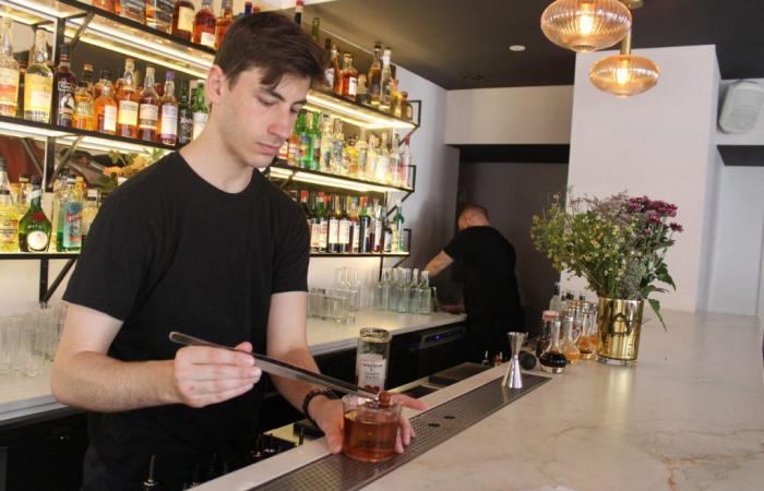un nouveau bar à cocktails a ouvert ses portes avec un concept inhabituel