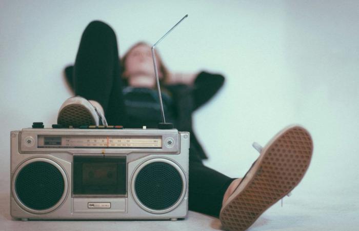 La radio française passe au tout numérique, jetez vos vieilles radios FM – .