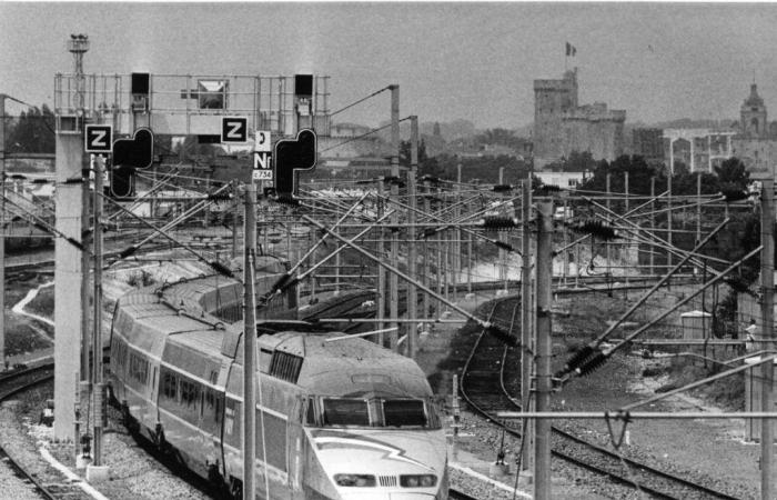 le jour de l’entrée du TGV en gare en 1993 – .