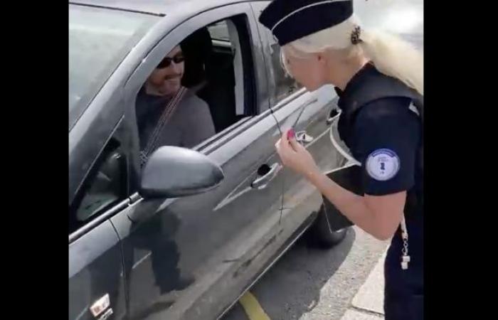 Billets de cinéma offerts par la police aux bons conducteurs à Niort