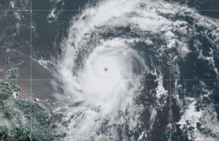L’ouragan Beryl menace les Antilles avec des vents dépassant les 200 km/h