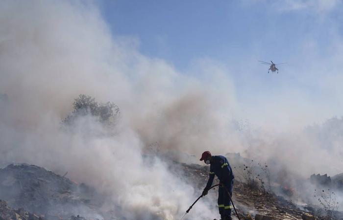 Nouveau grand incendie de forêt près d’Athènes, été difficile à venir