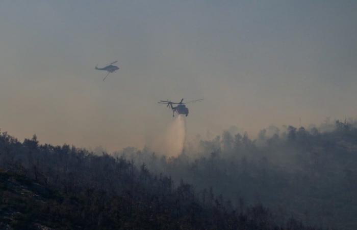 un incendie de forêt éclate près d’Athènes, risques très élevés dans six régions