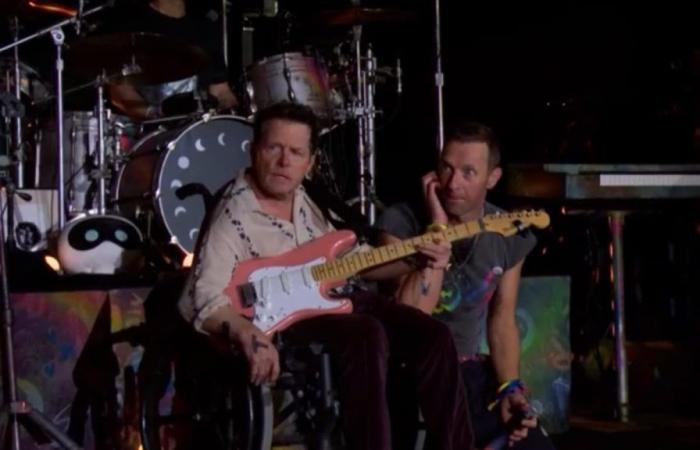 Michael J. Fox invité surprise au Glastonbury Festival pour jouer de la guitare avec Coldplay