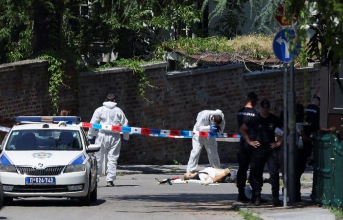 un policier blessé devant l’ambassade israélienne à Belgrade, l’agresseur abattu