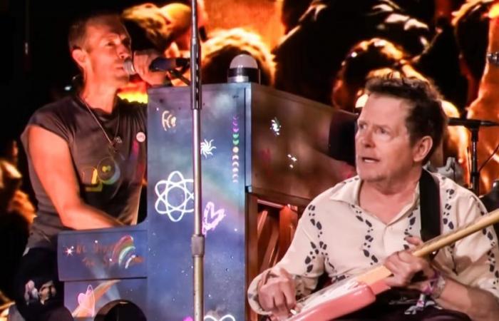 Michael J. Fox fait une performance surprise à la guitare avec Coldplay au festival de Glastonbury – .