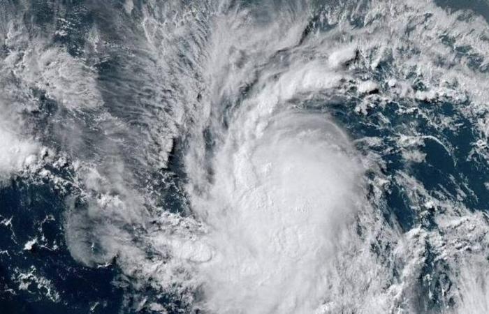 La tempête Beryl se renforce au statut d’ouragan avant de frapper les Antilles