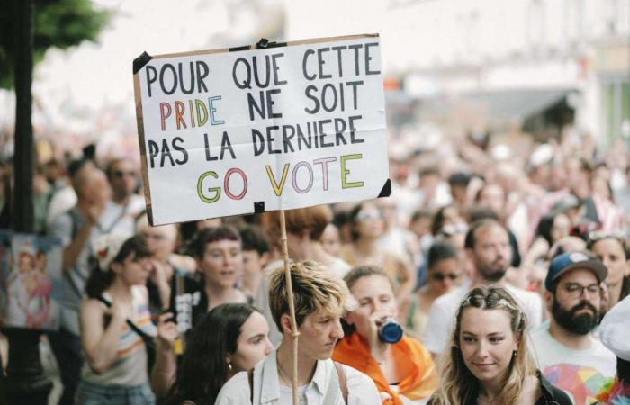 A la marche des fiertés de Paris, la peur de l’extrême droite est omniprésente