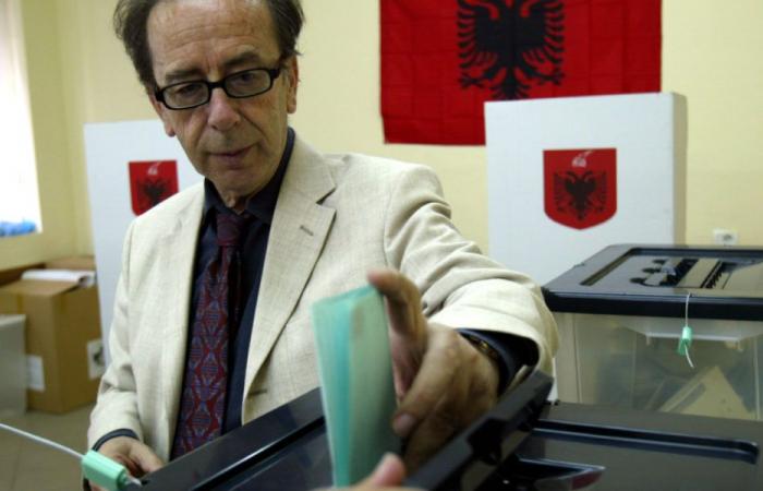 L’écrivain albanais Ismaïl Kadaré est décédé à 88 ans.