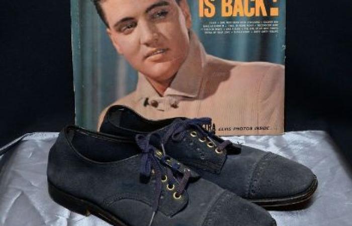 Les « chaussures en daim bleu » d’Elvis Presley vendues pour plus de 140 000 euros aux enchères – .
