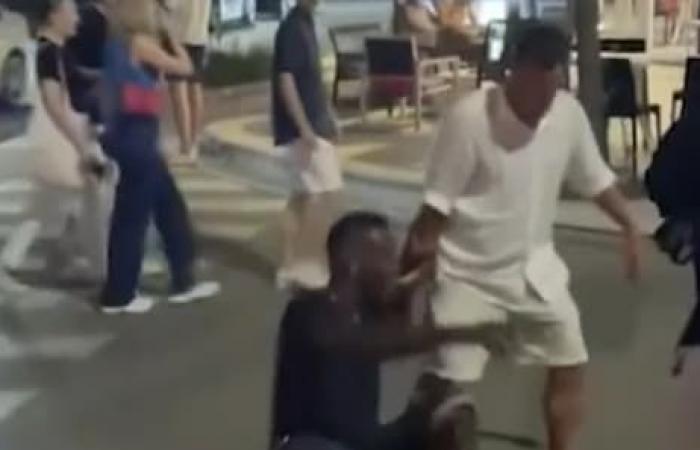 la vidéo virale de Mario Balotelli, ivre et allongé dans la rue – .