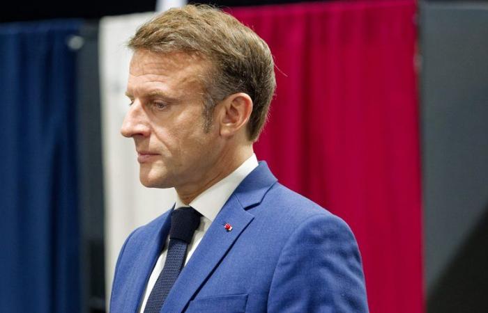 Défait aux urnes, Emmanuel Macron plonge désormais dans l’inconnu
