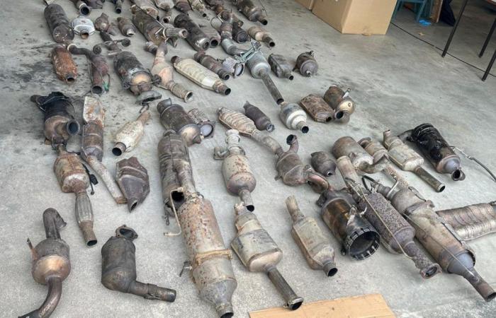 Un réseau de trafic de pots catalytiques démantelé dans des camps de Roms en région parisienne – .