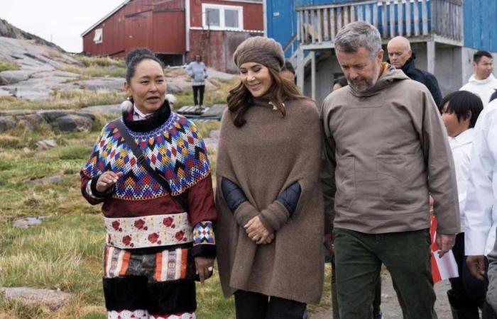 Un couple royal danois visite l’île groenlandaise d’Attu –