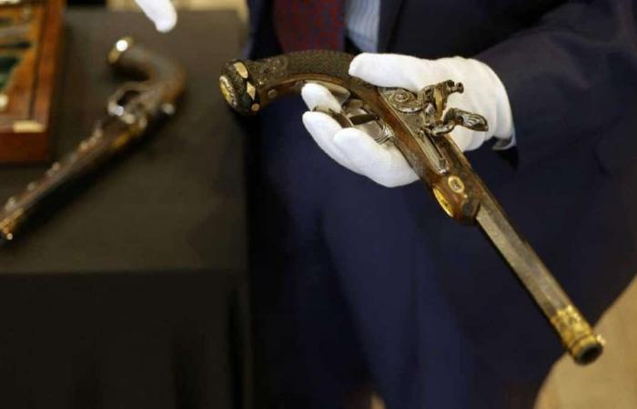 Ces deux pistolets ayant appartenu à Napoléon Ier pourraient être à vous pour la modique somme de… – .