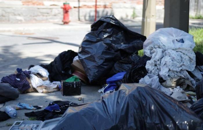 des tonnes de déchets dans les rues de Montréal – .