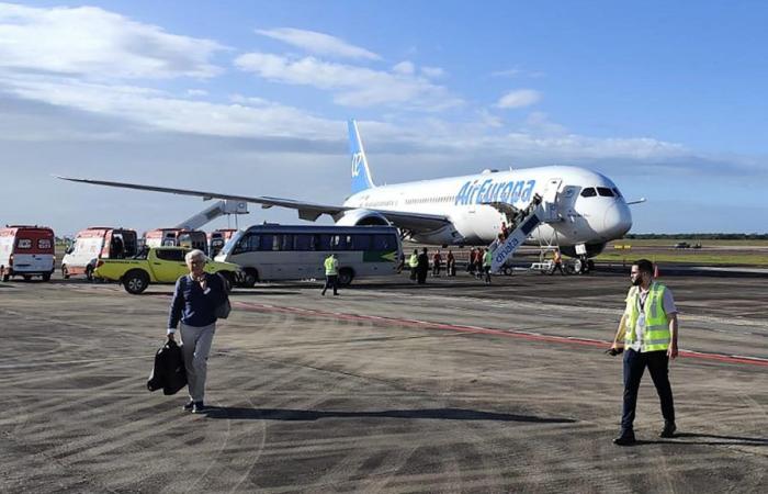 Un Boeing d’Air Europa effectue un atterrissage d’urgence au Brésil après des turbulences, faisant 40 blessés.
