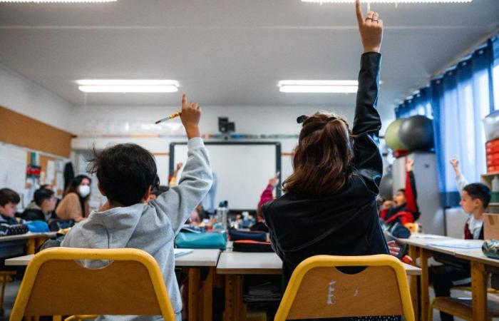 Un enseignant licencié pour avoir tapoté la main d’un élève gagne 120 000 € au tribunal – .