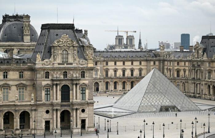 Le
      musée
      du
      Louvre
      dévoile
      sa
      première
      exposition
      consacrée
      à
      la
      mode