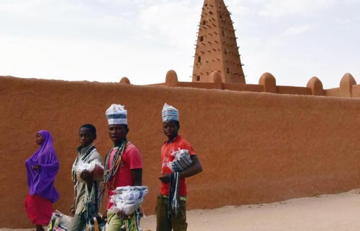 Une
      mosquée
      vieille
      de
      près
      de
      200
      ans
      s’effondre
      après
      des
      pluies
      torrentielles