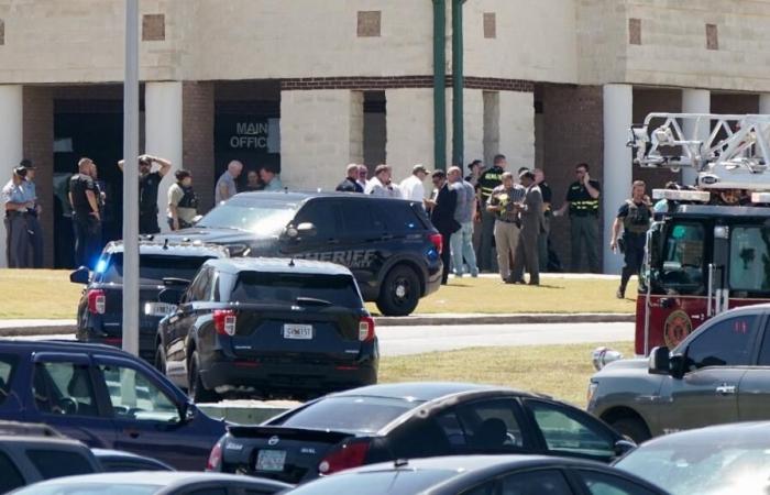 Fusillade
      meurtrière
      dans
      un
      lycée
      près
      d’Atlanta,
      un
      suspect
      de
      14
      ans
      arrêté
      –
      Mon
      blog