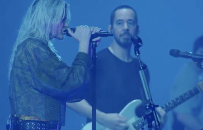 Emily
      Armstrong
      sur
      le
      fait
      d'avoir
      été
      invitée
      à
      rejoindre
      Linkin
      Park
      :
      «
      J'étais…