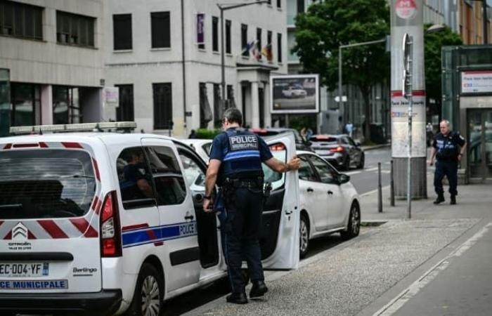 Quatre
      individus
      faussement
      considérés
      comme
      mineurs
      arrêtés
      pour
      vol
      aggravé