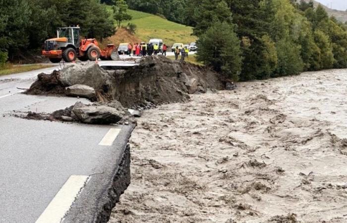 Coulées
      de
      boue,
      routes
      bloquées
      et
      rivière
      en
      furie
      :
      la
      Haute-Maurienne
      isolée