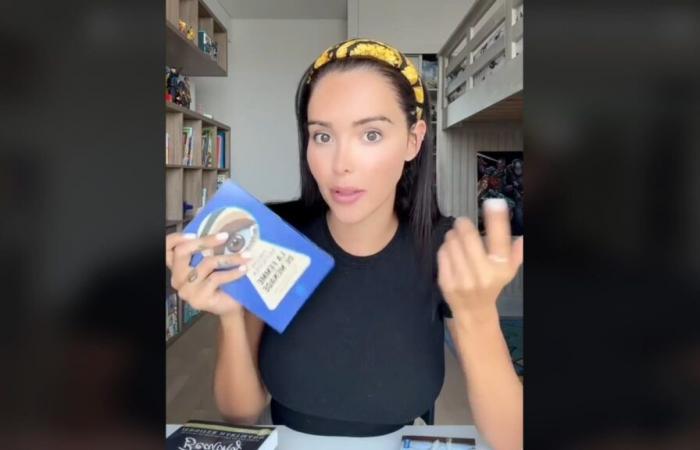 Nabilla
      dévoile
      ses
      recommandations
      littéraires
      sur
      Tiktok,
      et
      ça
      ne
      plaît
      pas
      à
      tout
      le
      monde