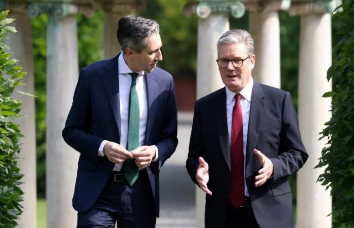 Starmer
      à
      Dublin
      pour
      sceller
      une
      «
      nouvelle
      ère
      »
      entre
      l'Irlande
      et
      le
      Royaume-Uni