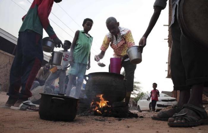 Des
      centaines
      de
      familles
      sur
      les
      routes
      après
      de
      nouveaux
      combats
      près
      de
      Khartoum
      –
      Mon
      Blog