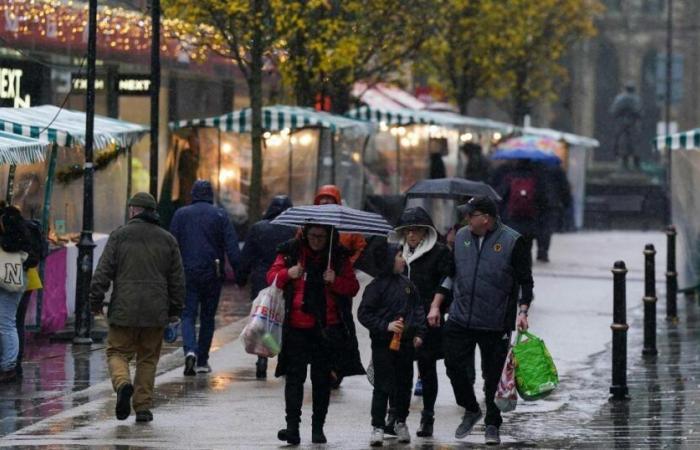 Des
      averses
      orageuses
      toucheront
      de
      vastes
      régions
      du
      Royaume-Uni
      et
      des
      inondations
      sont
      toujours
      possibles