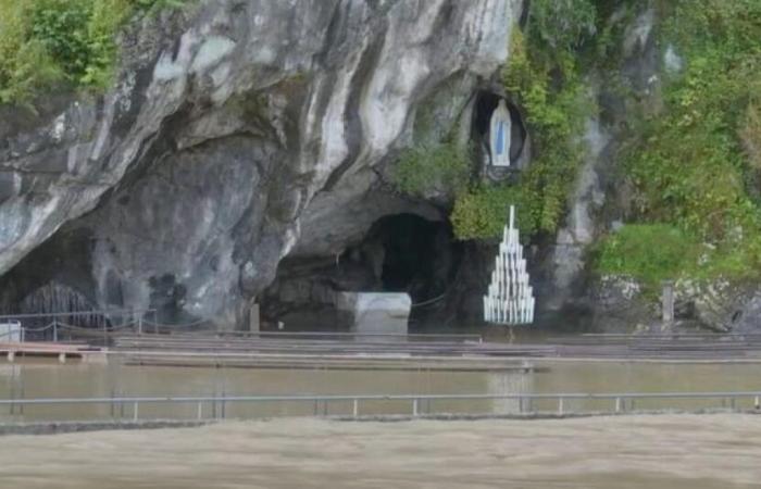 Inondations
      dans
      les
      Hautes-Pyrénées
      et
      une
      partie
      du
      sanctuaire
      de
      Lourdes
      (vidéo)