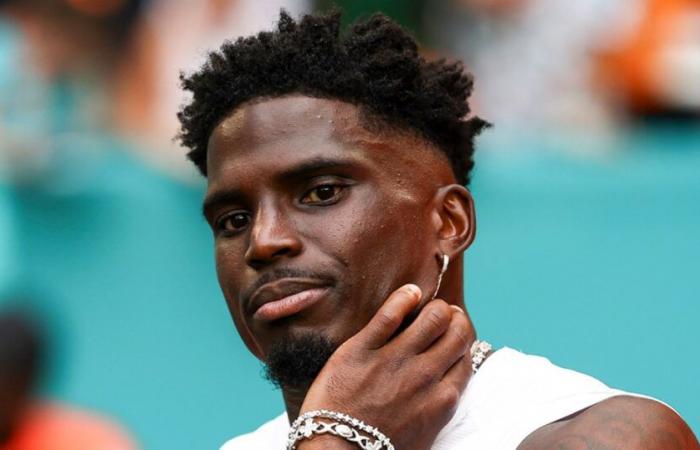 Tyreek
      Hill,
      joueur
      des
      Dolphins,
      arrêté
      par
      la
      police
      avant
      le
      match
      de
      la
      semaine
      1
      contre
      les
      Jaguars