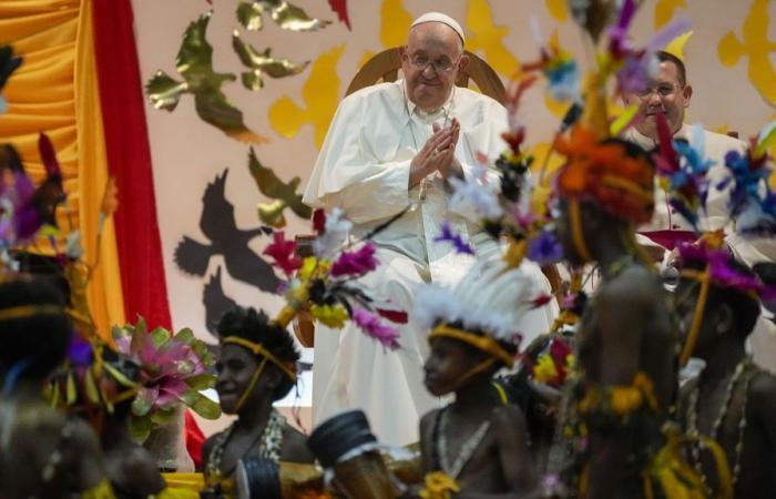 Le
      pape
      François
      visite
      les
      jungles
      reculées
      de
      Papouasie-Nouvelle-Guinée