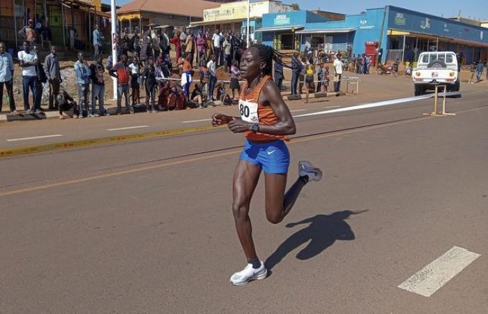 Une
      minute
      d'applaudissements
      pour
      Rebecca
      Cheptegei,
      la
      marathonienne
      ougandaise
      brûlée
      vive