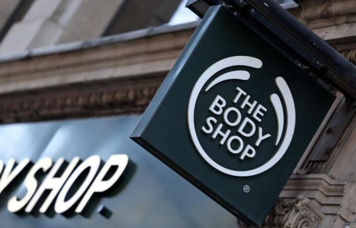 Accord
      pour
      reprendre
      la
      société
      mère
      de
      The
      Body
      Shop,
      les
      magasins
      britanniques
      ont
      été
      sauvés
      jusqu'à
      présent