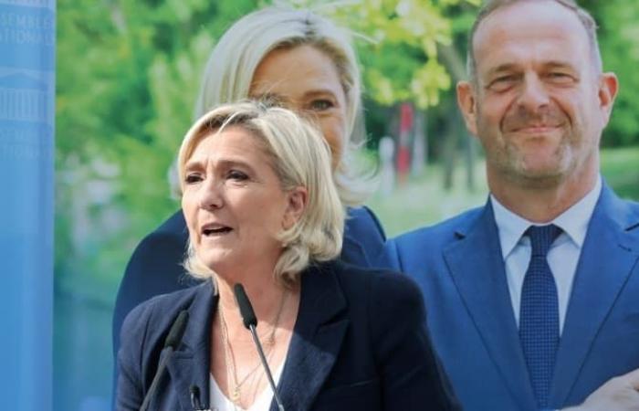 Le
      Pen
      appelle
      à
      un
      référendum
      sur
      les
      questions
      prioritaires