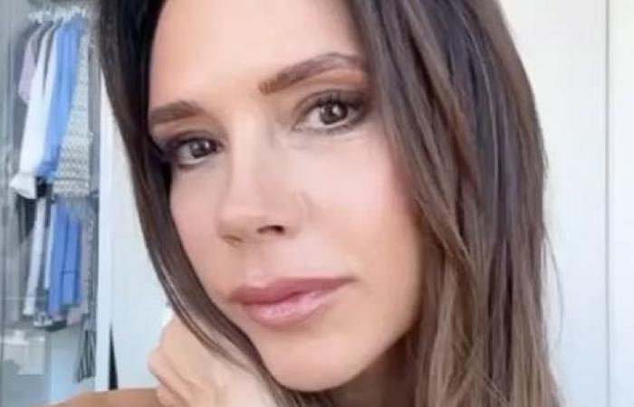 Victoria
      Beckham
      imagine
      le
      produit
      de
      maquillage
      dont
      nous
      ne
      pourrons
      plus
      nous
      passer
      –
      Mon
      Blog