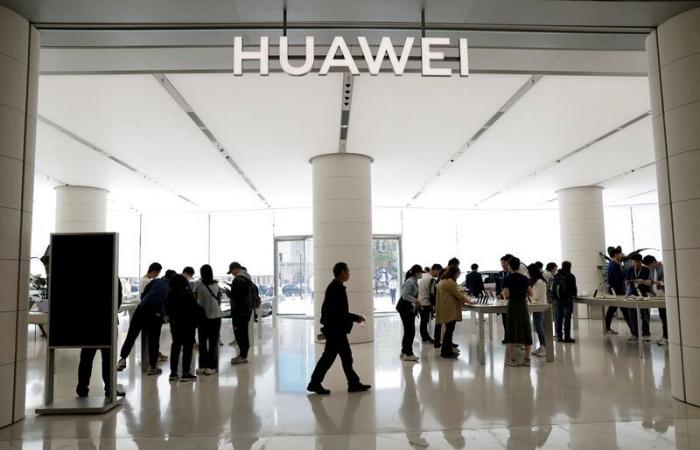 Huawei
      dévoile
      un
      smartphone
      pliable
      en
      trois
      dimensions,
      augmentant
      la
      concurrence
      avec
      Apple
      en
      Chine
      –
      Mon
      blog