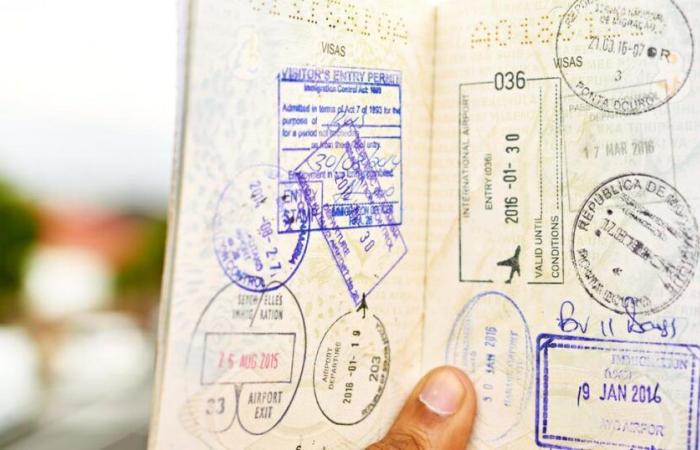 Pouvez-vous
      conserver
      votre
      passeport
      comme
      souvenir
      une
      fois
      qu’il
      a
      expiré
      ?