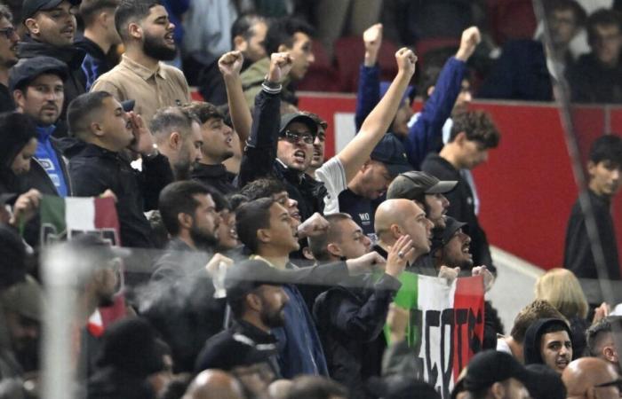 Les
      supporters
      italiens
      tournent
      le
      dos
      à
      l'hymne
      israélien
      avant
      le
      match
      de
      la
      Ligue
      des
      Nations
      en
      Hongrie