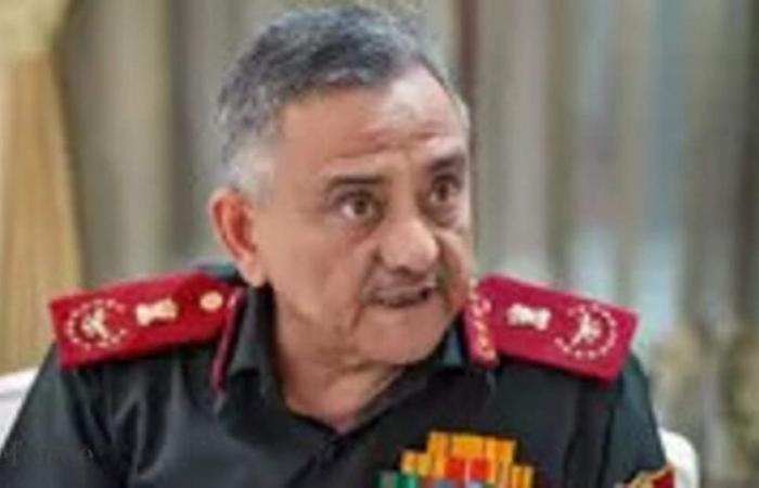 Le
      général
      Chauhan
      s'entretient
      avec
      le
      commandant
      militaire
      des
      Maldives