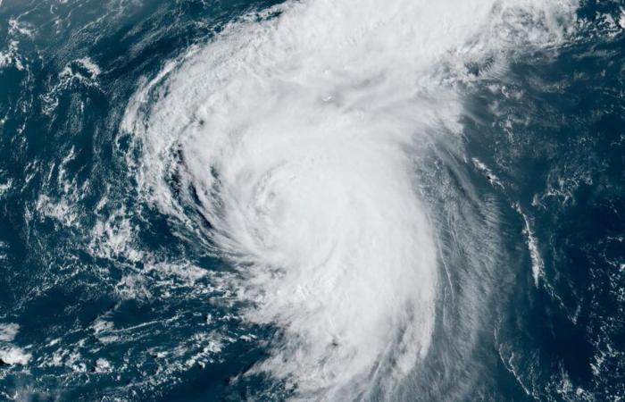 La
      tempête
      Francine
      devient
      un
      ouragan
      et
      se
      dirige
      vers
      la
      Louisiane