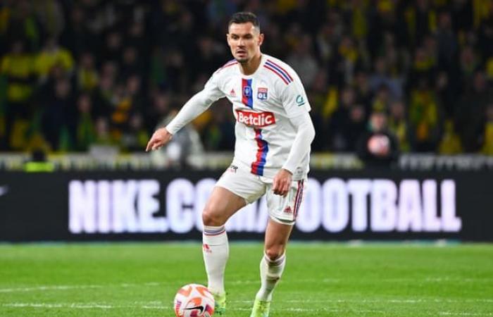 Lovren
      serait
      sur
      le
      point
      de
      quitter
      l'OL
      pour
      signer
      en
      Grèce