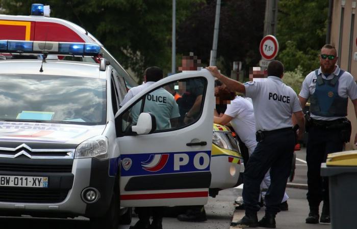 Une
      femme
      décède
      après
      avoir
      été
      écrasée
      par
      un
      camion,
      le
      chauffeur
      est
      activement
      recherché