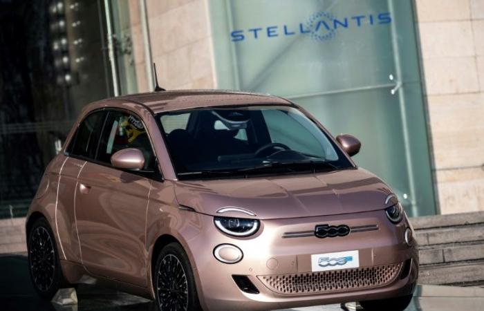 La
      production
      de
      la
      Fiat
      500
      électrique
      suspendue
      pendant
      un
      mois