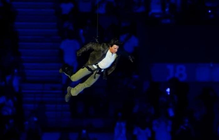 La
      somme
      incroyable
      que
      Tom
      Cruise
      a
      reçue
      pour
      ses
      cascades
      lors
      de
      la
      cérémonie
      de
      clôture