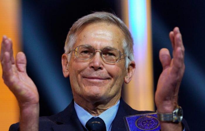 Jim
      Walton
      rejoint
      le
      club
      des
      100
      milliards
      de
      dollars
      alors
      que
      l'action
      Walmart
      atteint
      un
      niveau
      record
      –
      Mon
      blog